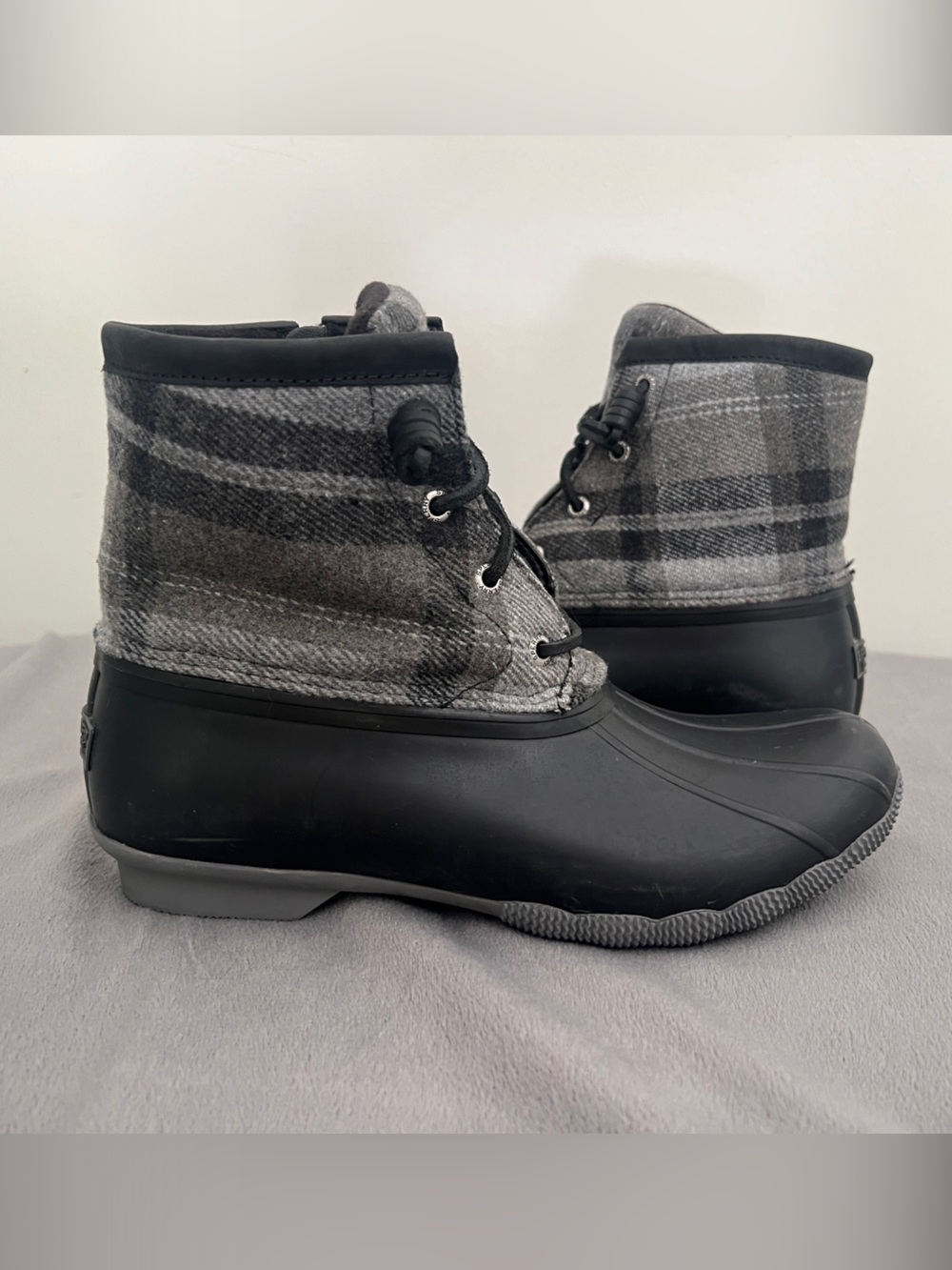 Sperry Women’s Black‎ and Gray Plaid Duck Boots size 7.5 - Picture 2 of 11